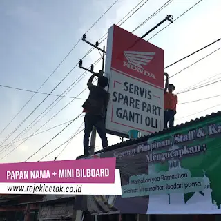 proses pemasangan neon box bengkel motor proses pemasangan neon box bengkel motor