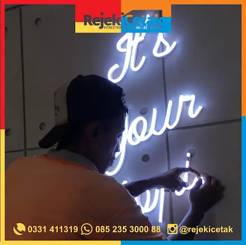 Contoh Neon Flex Witty Quotes untuk Spot Foto
