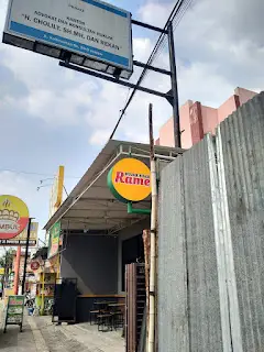 pembuatan neon box Rujak Buah Rame, rekomendasi pembuat signage Jember, harga neon box usaha kuliner