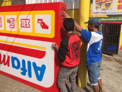 proses pembuatan neon box baru alfamart