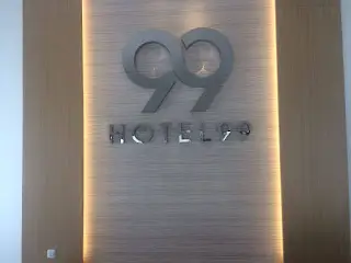 Huruf Timbul Hyper Aesthetic Hotel 99 Jember