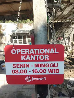 Akrilik Gantung Javawifi Bertuliskan Jam Operasional