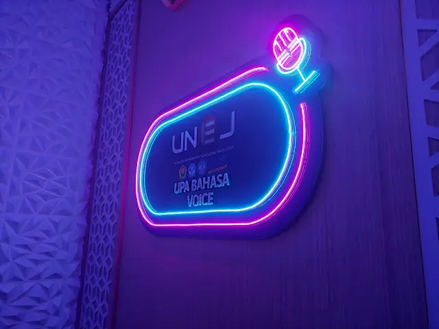 Contoh Desain Neon Flex Retro