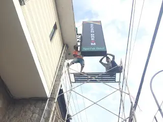 Penguncian Neon Box pada pangkon Seven Dream Penguncian Neon Box pada pangkon Seven Dream