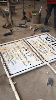 Before : Pembersihan Cat dan Karat Plang Nama Notaris dan PPAT