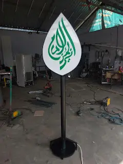 stand neon box berdiri kaligrafi