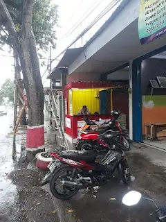 tampilan dari jauh rombong kontainer ag