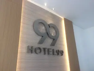 Huruf Timbul Hyper Aesthetic Hotel 99