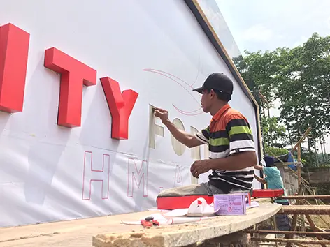 proses pemasangan huruf timbul city forest & farm proses pemasangan huruf timbul city forest & farm