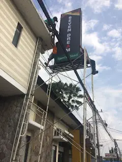 Penyesuaian dan penguncian posisi Neon Box Seven Dream Penyesuaian dan penguncian posisi Neon Box Seven Dream