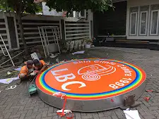 neon box raksasa lbc neon box raksasa lbc