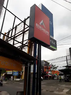 Hasil Akhir dari bawah Pemasangan Neon Box Eiger